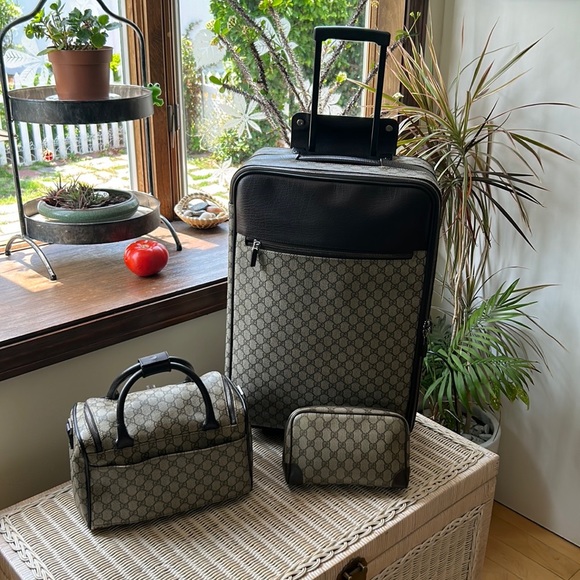 ๐ฆ Gucci GG Supreme Travel Set - Picture 11 of 17